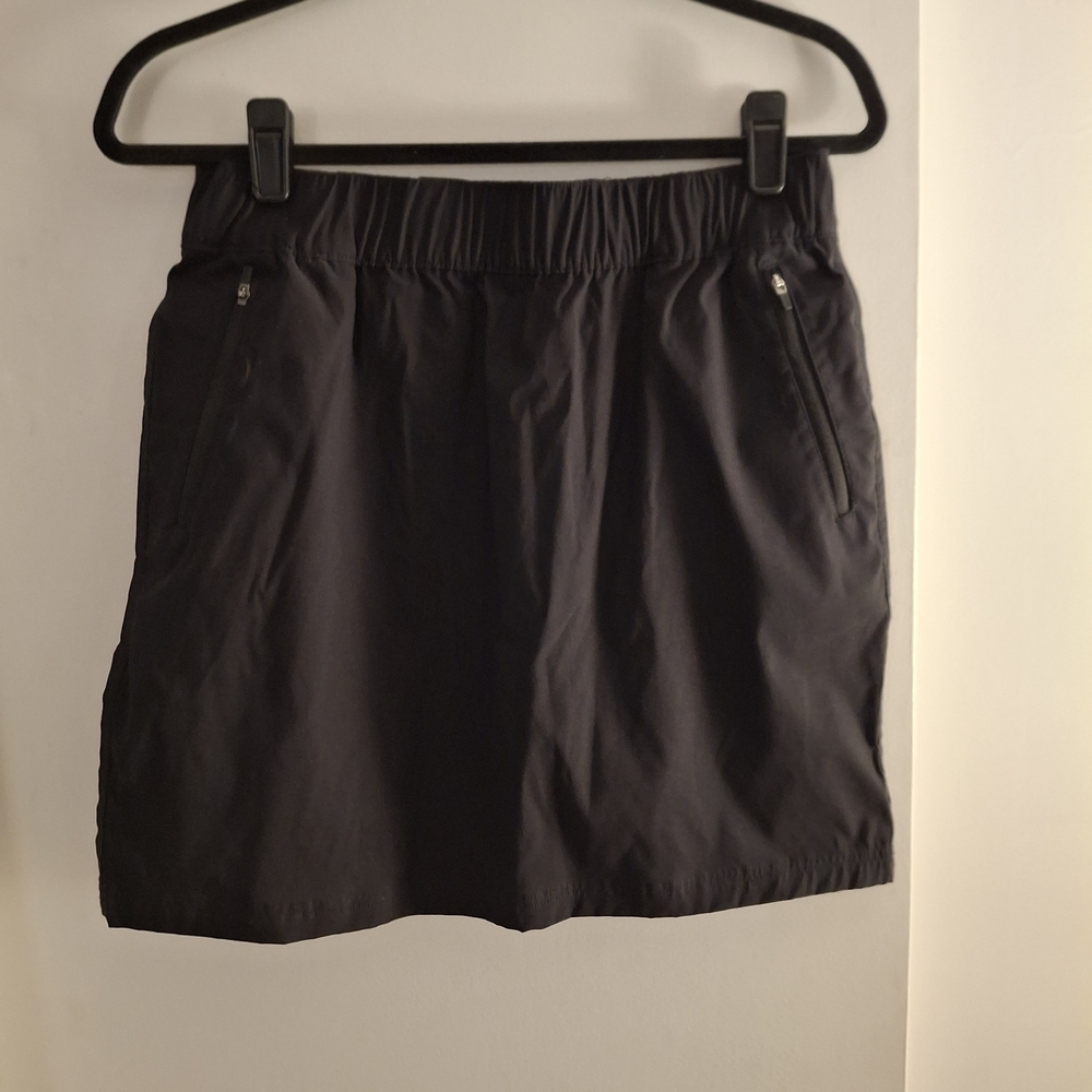 Eddie Bauer Women's Black Skort With Zipper Pockets